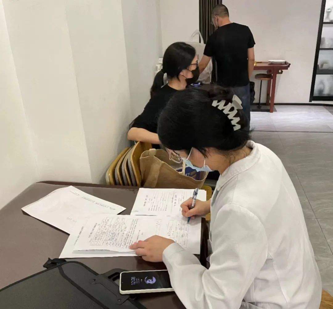 谢谢您来过！47岁女教师成为大体老师重回母校