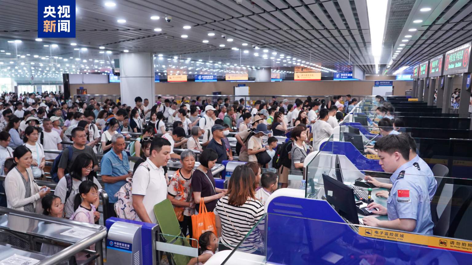 拱北边检站2026年出入境人员突破1亿人次