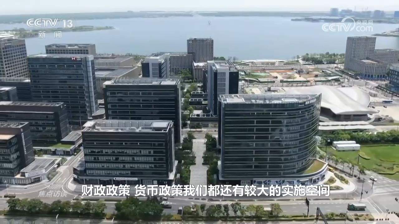 焦点访谈｜坚定不移办好自己的事 中央政治局会议为经济工作定向稳舵