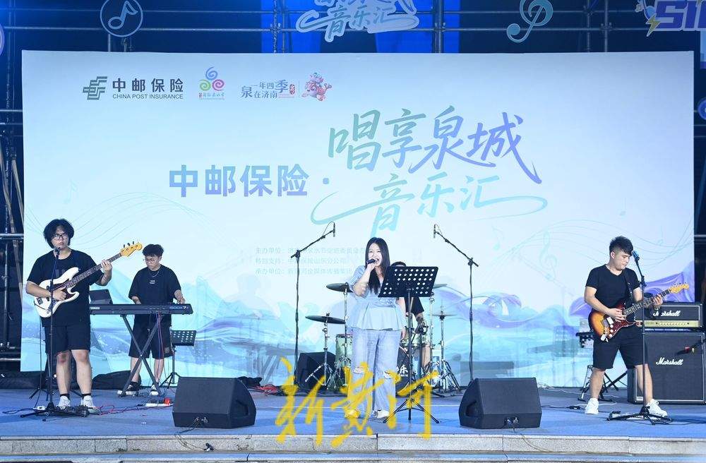 泉城广场上享秋凉 “唱享泉城音乐汇”热度不减