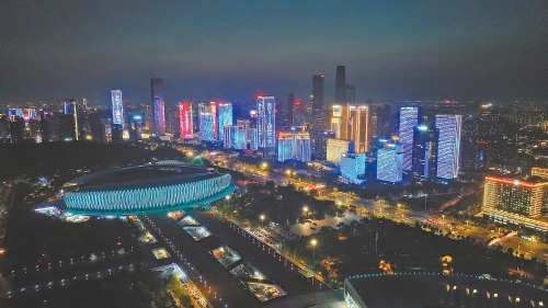 地标建筑群灯光秀向“白衣天使”致敬