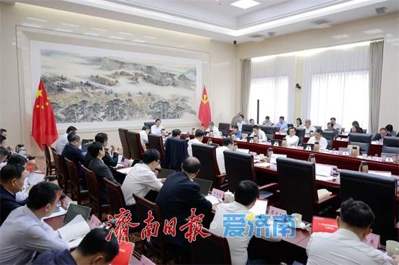 市委理论学习中心组进行集体学习 刘强主持并讲话 于海田杨峰参加