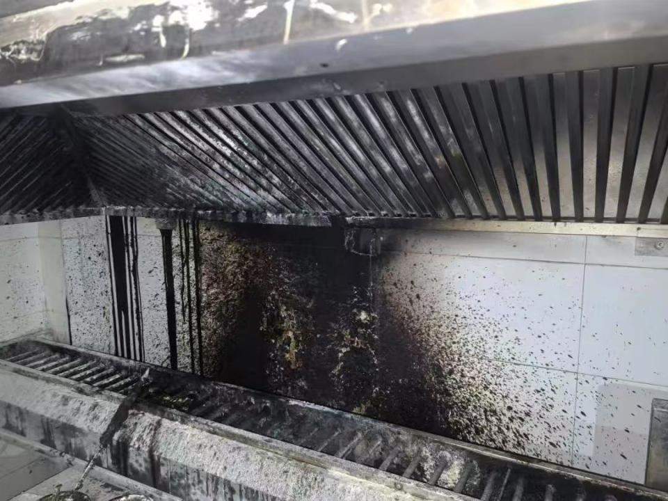 长期不洗会着火 春节打扫厨房 千万别忘了清洁这里