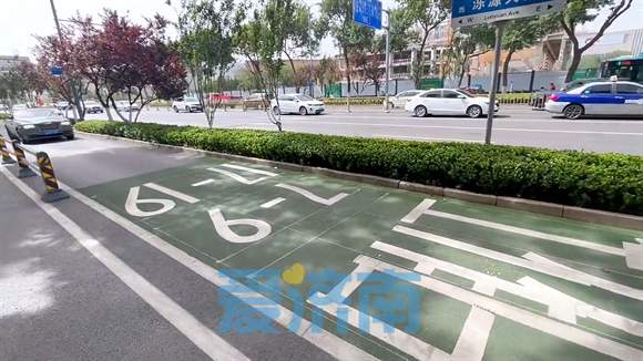 济南泺源大街与朝山街交叉口增加新交通标志，方便非机动车借道通行