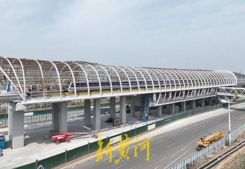 济南轨道交通8号线开始热滑，每节车厢都有充电口，最快速度100km/h