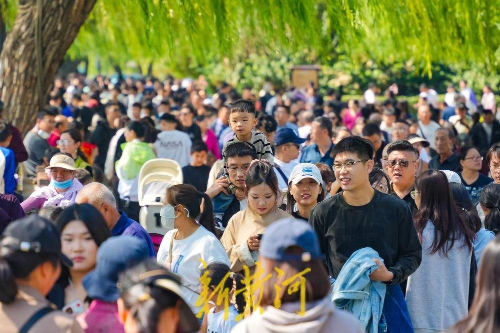 “泉”在济南享金秋