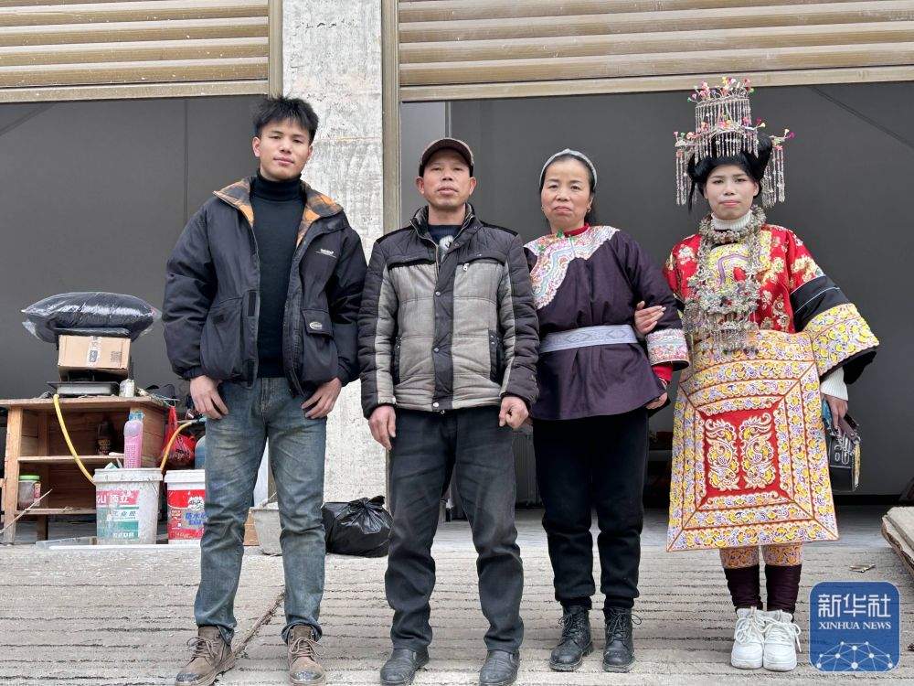 找到了！毕业典礼上与父亲视频的男孩正在贵州抗洪