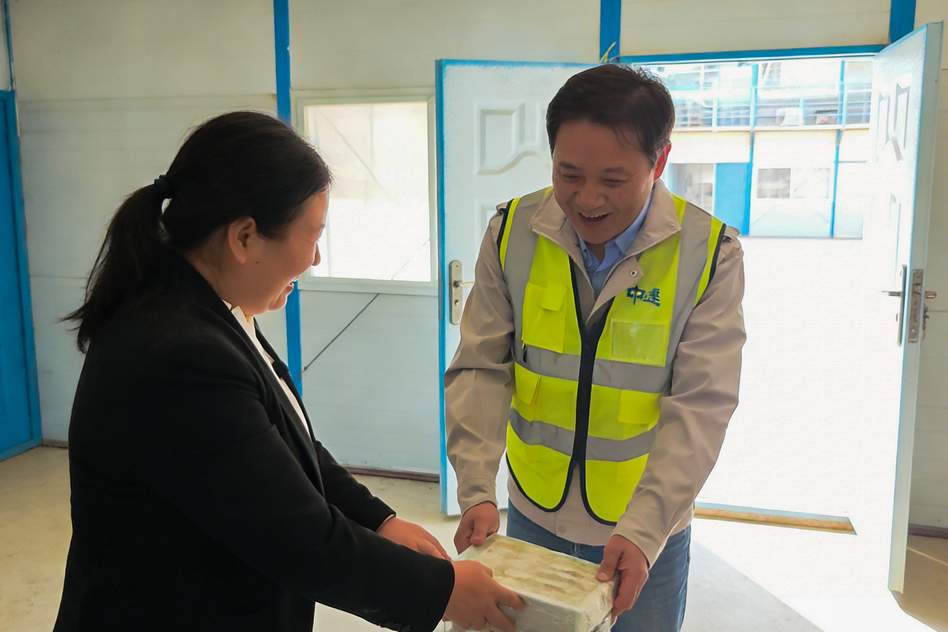 新春走基层丨中缅边境，妈妈包的“津味素”送给一群“缝山”人