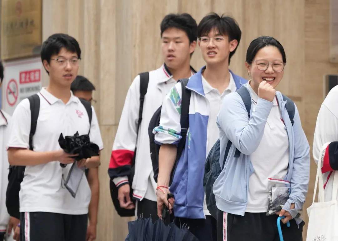 嚯！今天送考名场面，来了