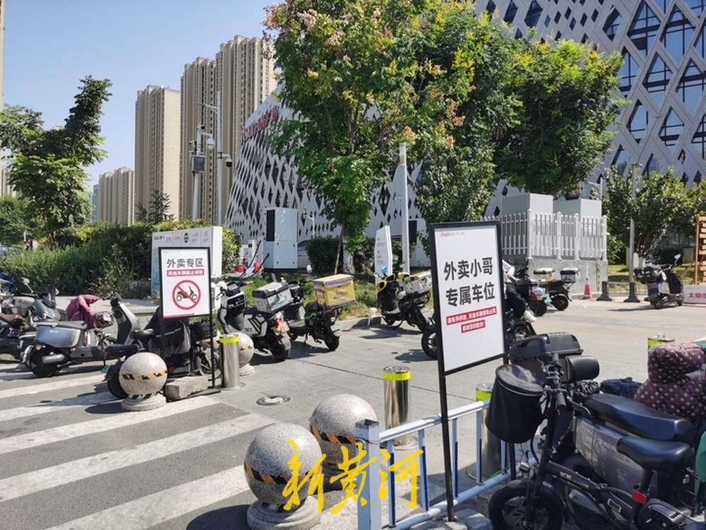 弘阳广场将建5400余个非机动车停车位 建设分为两期进行,预计11月底前全部投用
