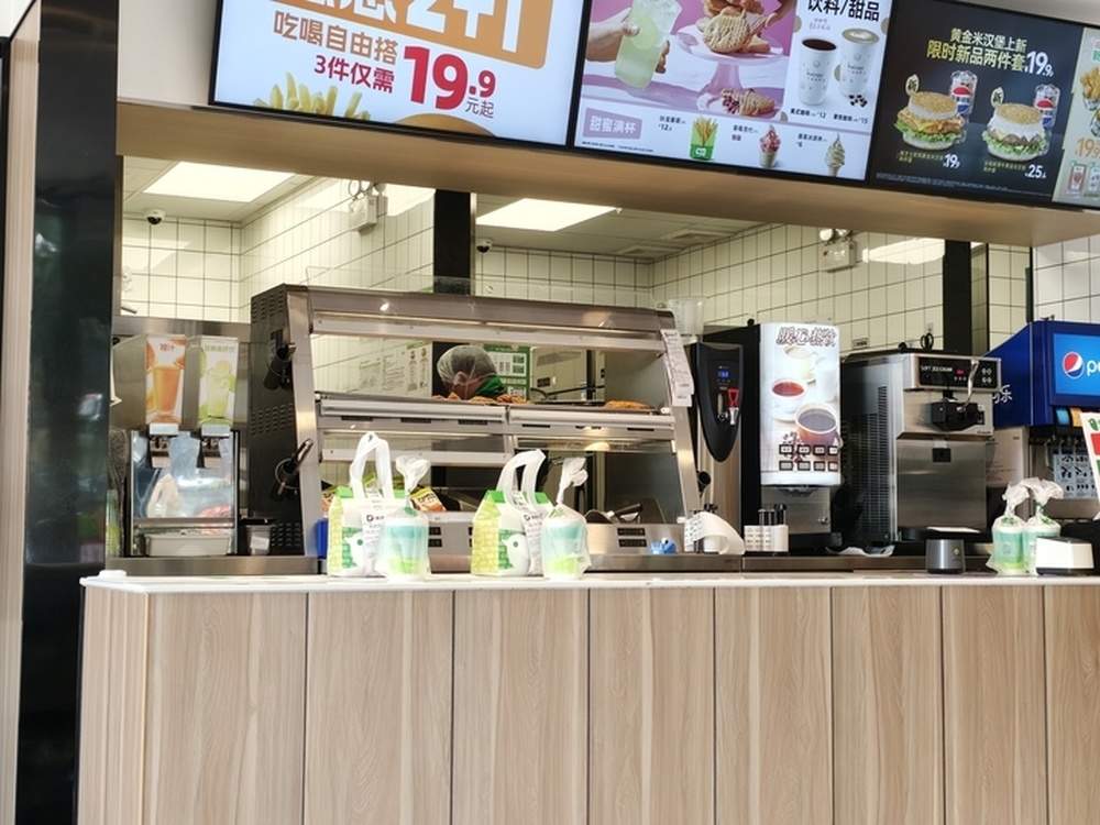 美国肯德基换可乐引热议，记者探访济南7家快餐品牌门店：5家用百事