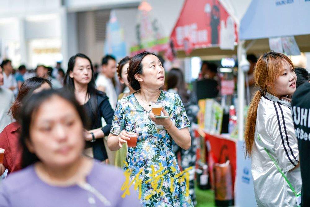 商场里的露天市集 “饮”燃夏日消费新热点