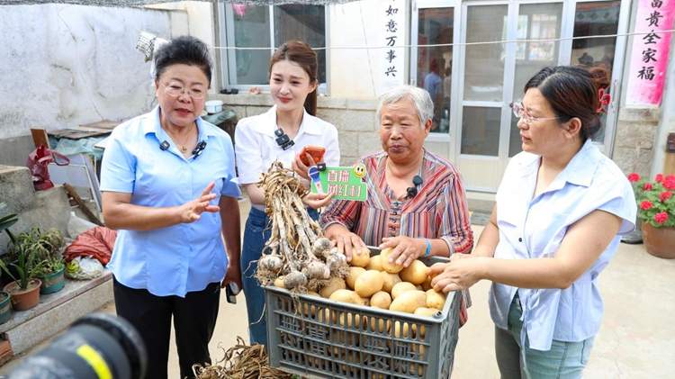 直播网红村丨手机成了“新农具”,山东威海市兴塂新村“播”出一条振兴路