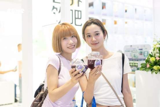 高纯度DHA领航!童年故事焕新姿态携重磅新品矩阵亮相2025 CBME
