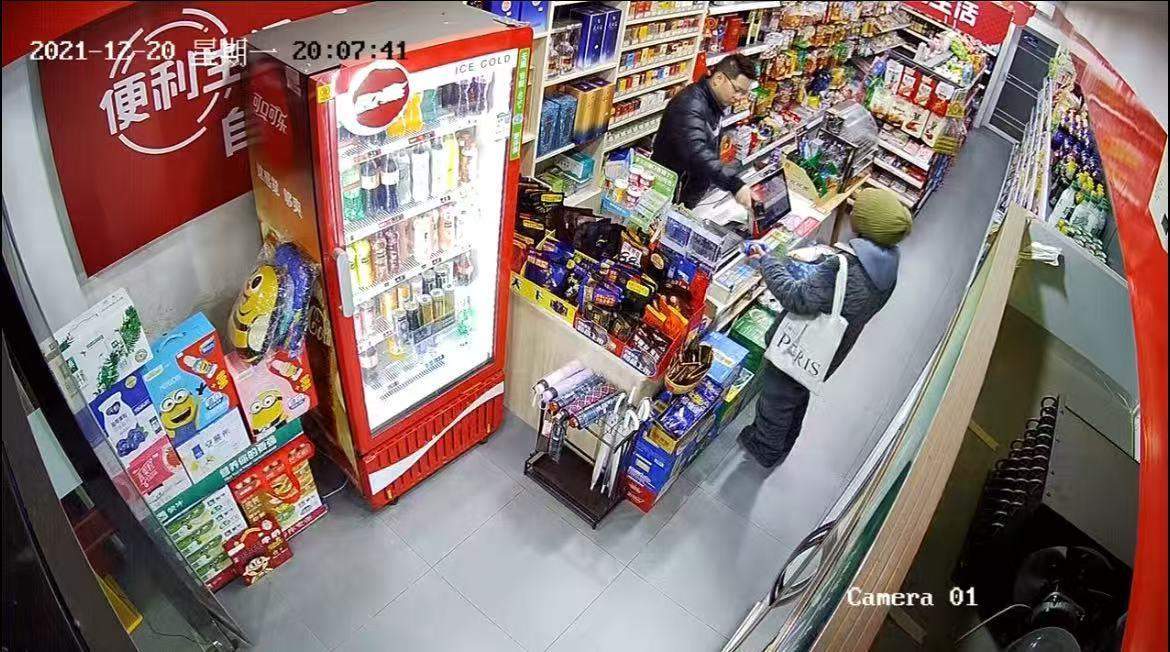 江西萍乡一家超市老板“象征性”扫码，为一位特殊顾客免单三年多