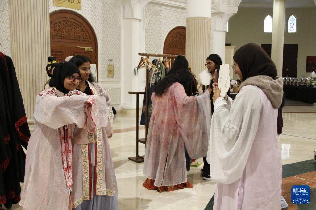 通讯｜暖风拂动“中国红”——阿联酋新春见闻