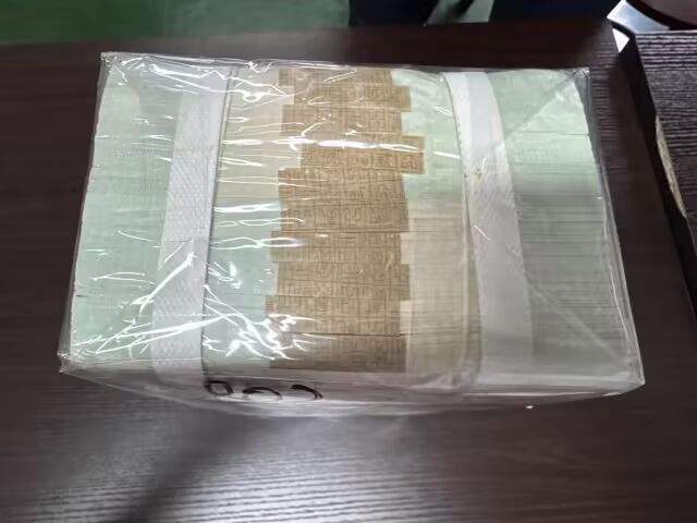 1万多张2元人民币，拍卖拍出83.16万元