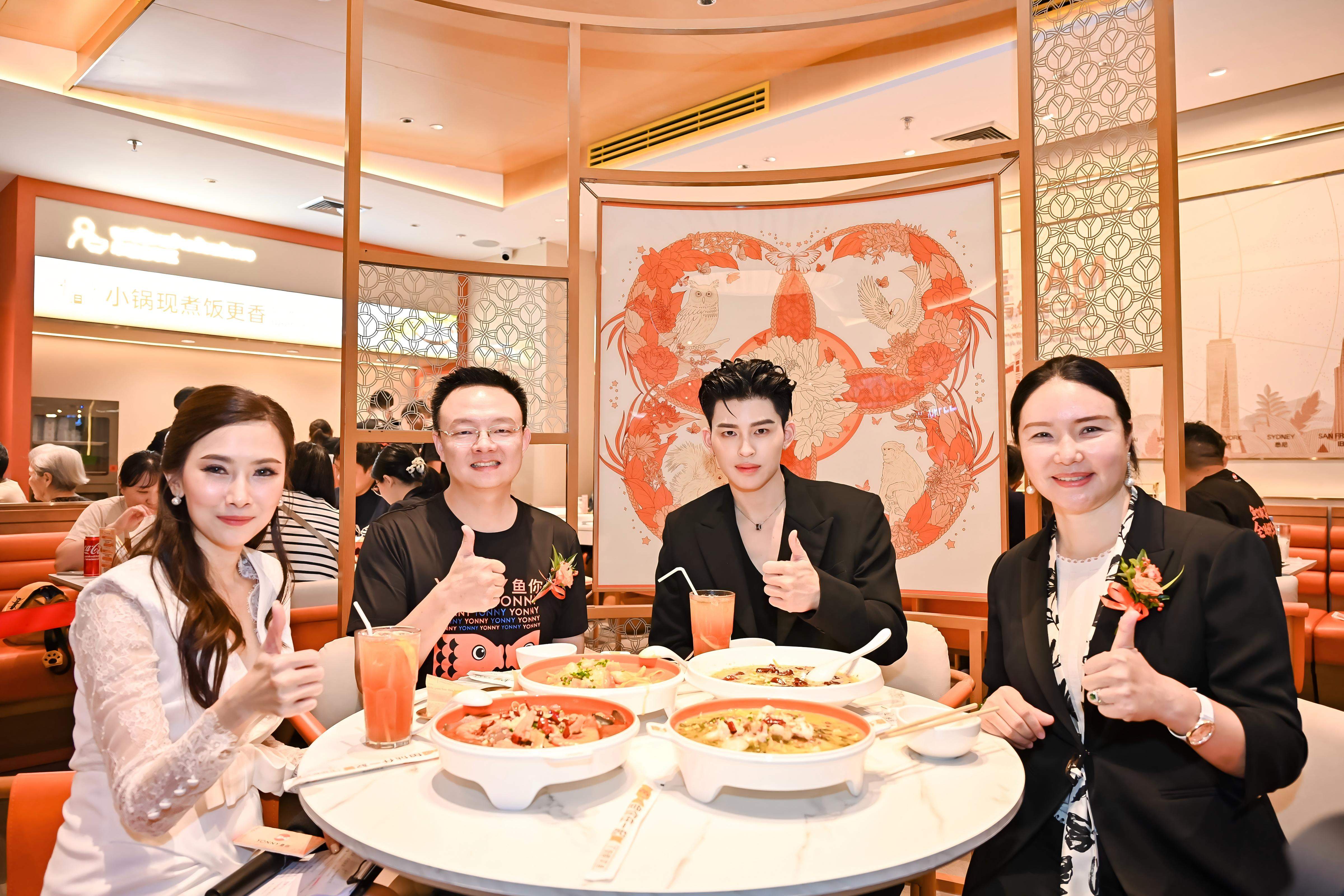 鱼你在一起泰国首店盛大开业，品牌全球定位视觉全方位升级 ​