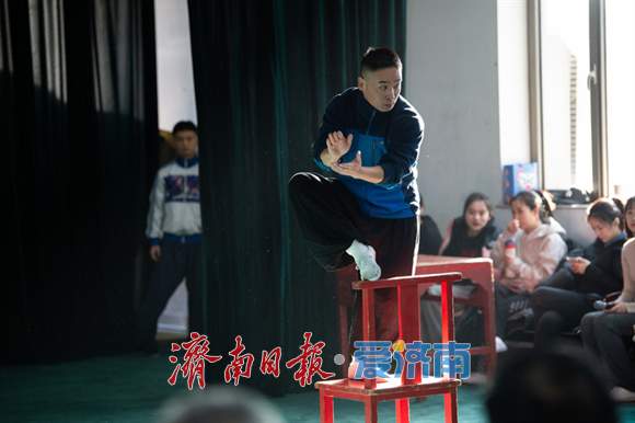 融媒·深调查丨微短剧全链揭秘：从素人演员到投流变现，谁在支撑竖屏经济学？