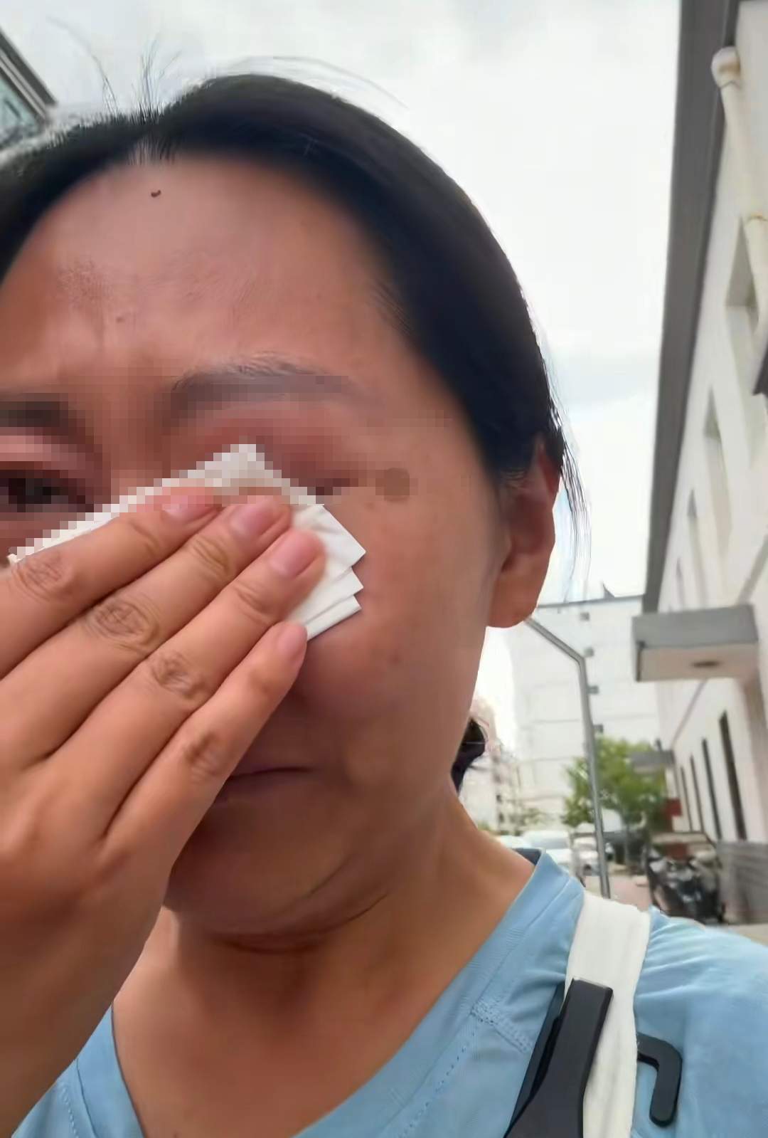 甘肃女子称扶老人反被诬陷，维权近3月等到道歉，“对方又报警称泄露隐私”，社区回应