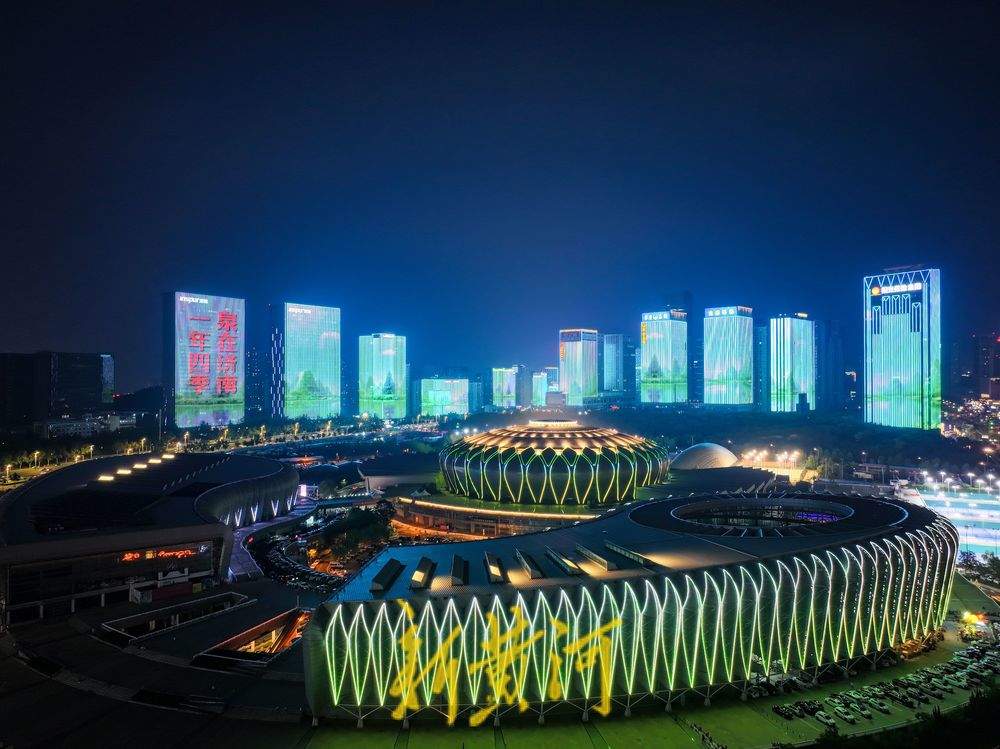 经十路灯光秀“点亮”2024济南泉水节