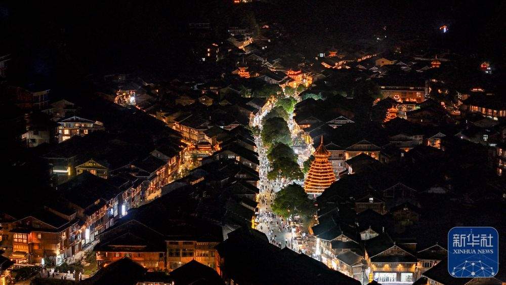 “五一”假期游 越夜越精彩