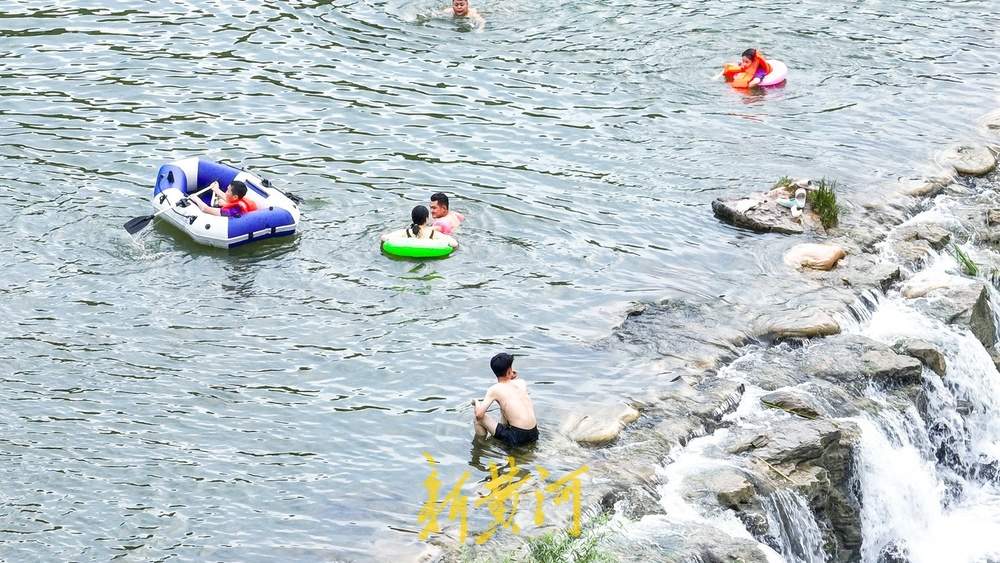 降雨为河道水库补源，山泉戏水成济南老师儿的避暑法宝