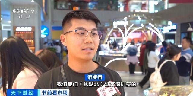 太火爆!“打飞的”来买金!有人一次买二十件!年轻人最爱这类金饰