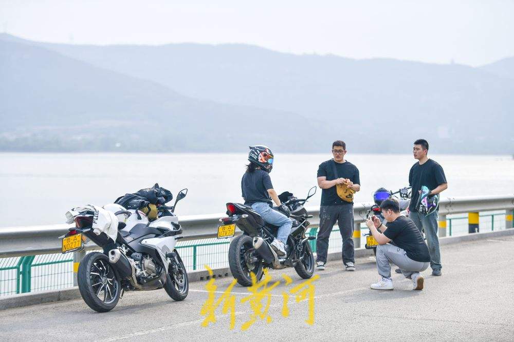 青山环绕碧水荡漾 水库治愈系美景引来打卡热