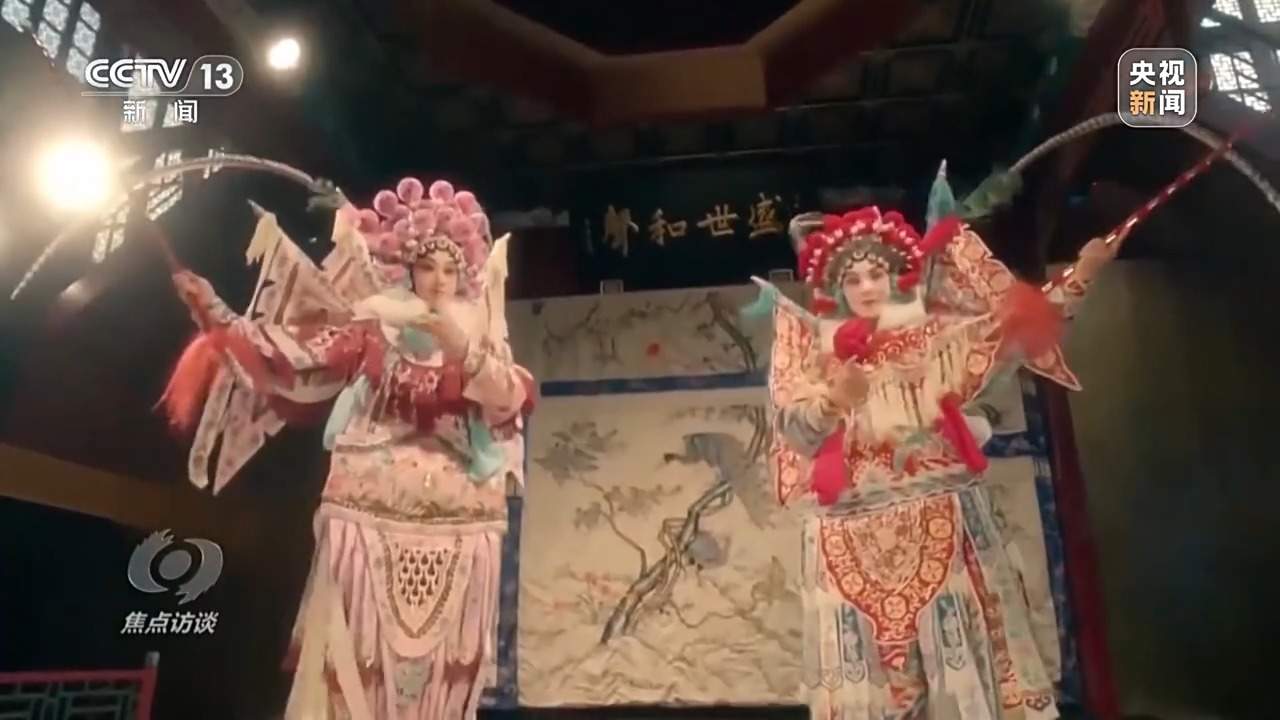 年轻人钟情老手艺 非遗装上“新引擎”