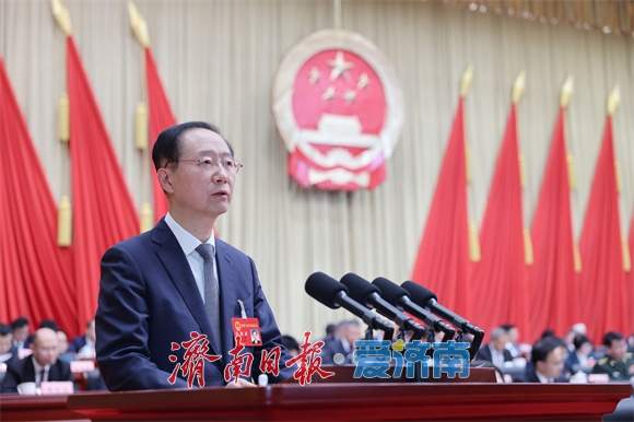 市十八届人大五次会议举行第二次全体会议 韩金峰作市人大常委会工作报告 李向阳蒋万云分别作“两院”工作报告 刘强于海田雷杰孙开连在主席台就座 杨峰主持