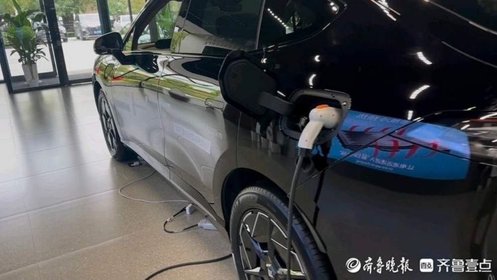 “萝卜快跑”在济上路？记者调查：系其他品牌，非无人驾驶出租车