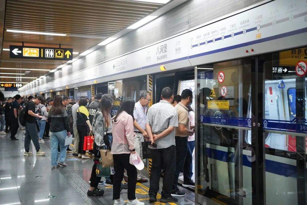 加开车次、延长时间！济南周日超级巨星演唱会地铁出行攻略来了