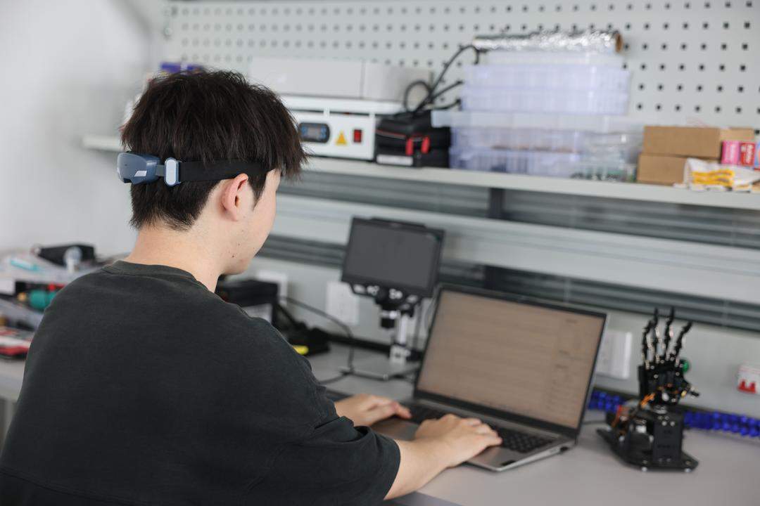 意念控制成真,脑机接口来啦