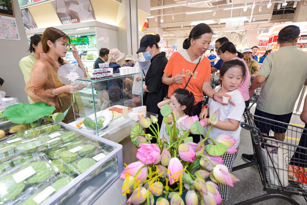 1小时开4条三文鱼、金枕榴莲销售破万，盒马济南城西首店开业消费力拉满