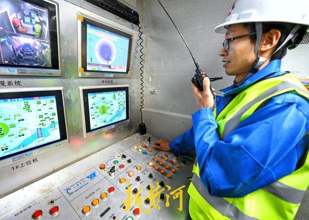 山东铁路建设史上首次盾构施工：“龙烟市域号”盾构机顺利始发，龙烟市域铁路预计2027年建成通车