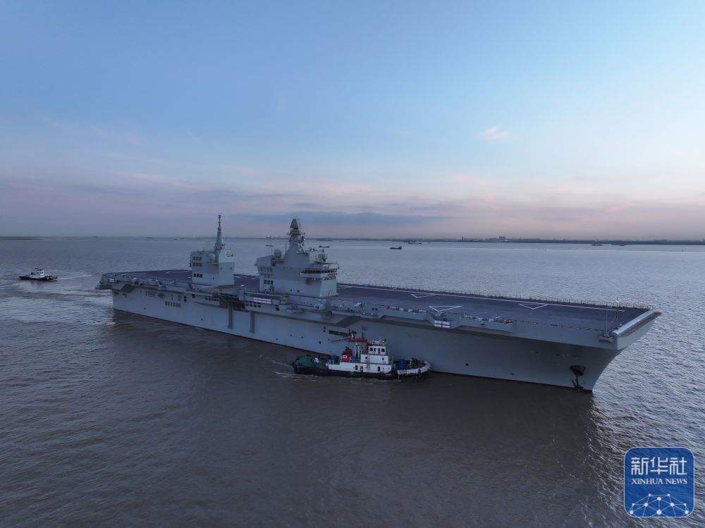 海军四川舰顺利完成首次航行试验