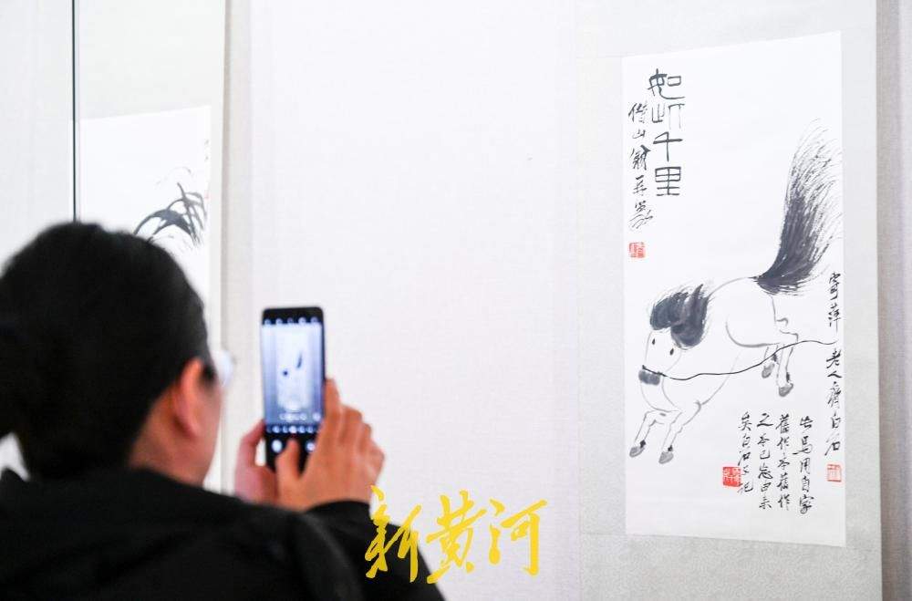 “泉”在济南过大年｜“马彪彪”爆火，“唤醒”十二生肖！齐白石《十二属图》真迹亮相山东美术馆