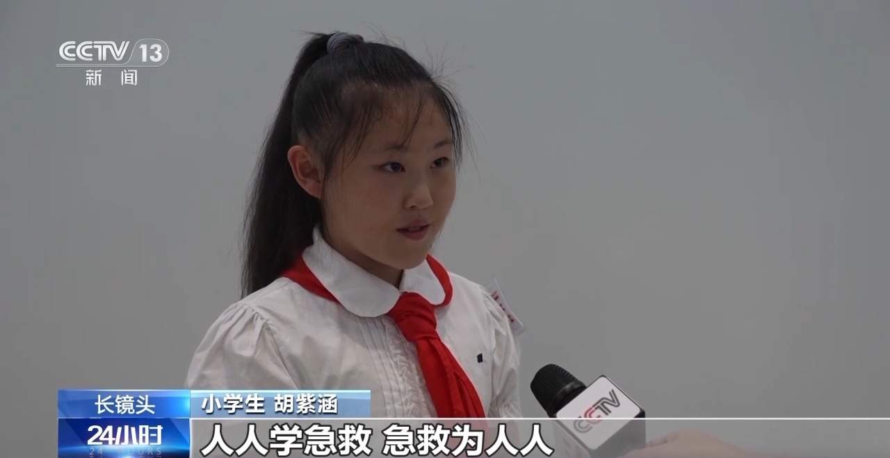 “冷静小孩姐”出手救人 餐厅上演“教科书式”海姆立克急救