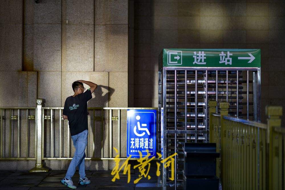 济南西站出租车落客区向北迁移，乘客下车后前往车站距离再缩短