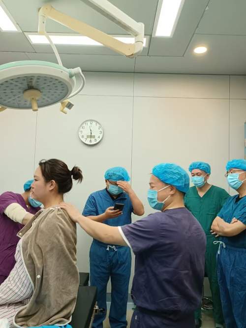 专注“背”后健康与美学，罗健辉：以“辉氏混元刀”微创技术重塑天鹅颈
