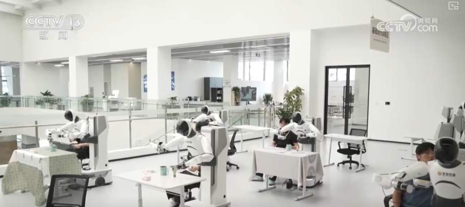 人形机器人应用场景遍地开花 催生消费新业态