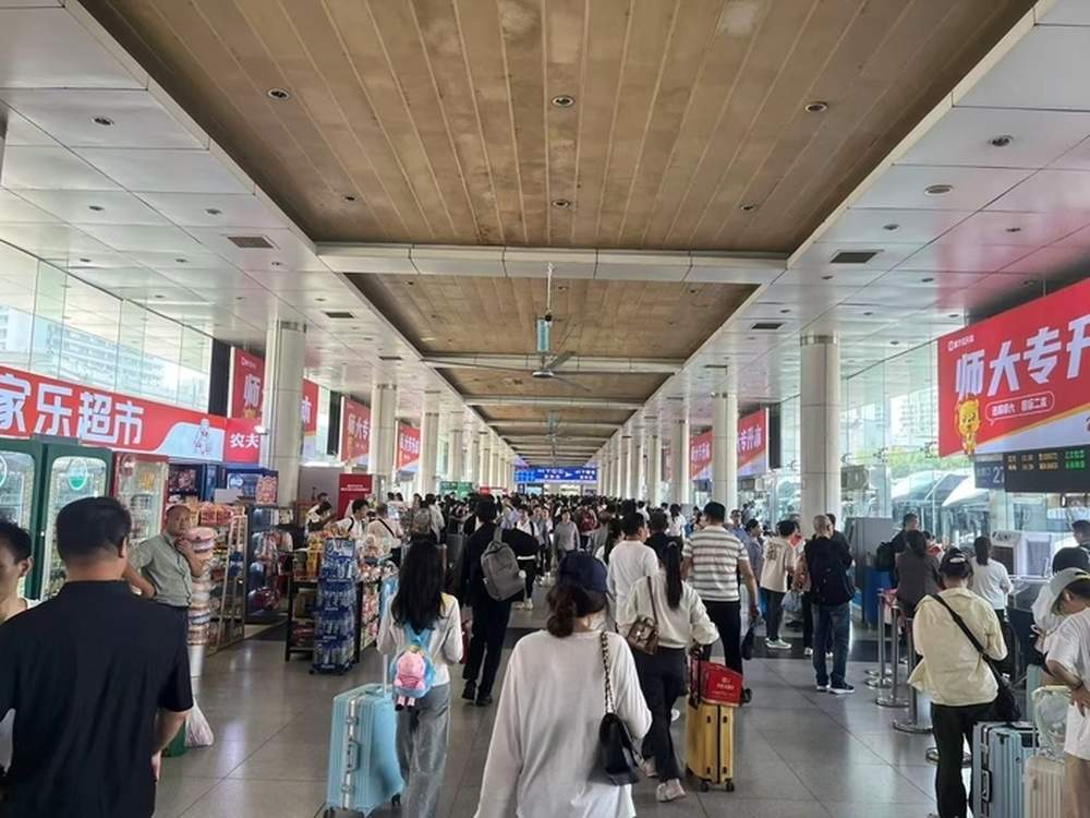 济南长途汽车总站迎来中秋假期出行客流