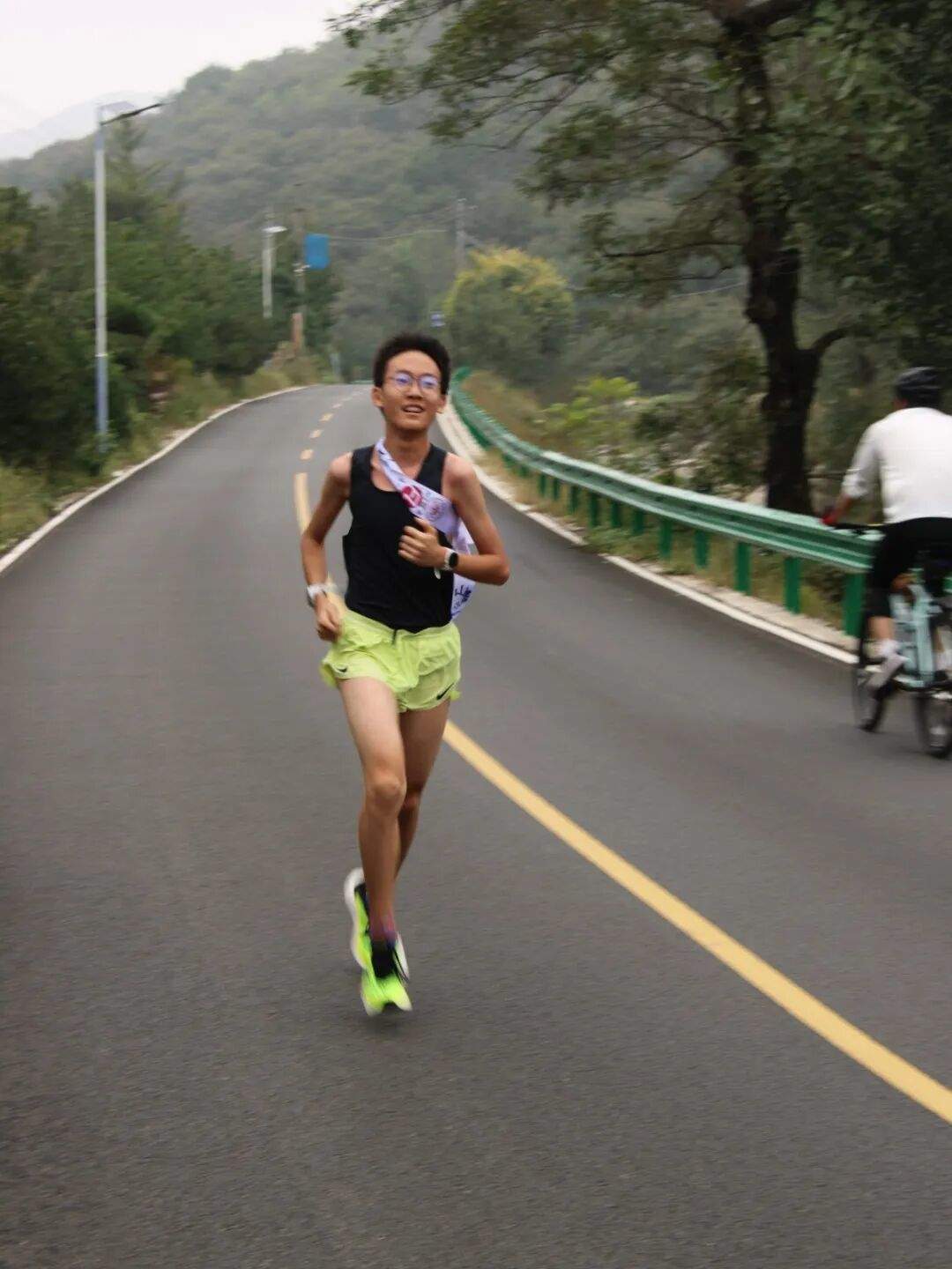 山大附中版强风吹拂!13名少年接力跑完成148.73公里“泰山驿传”