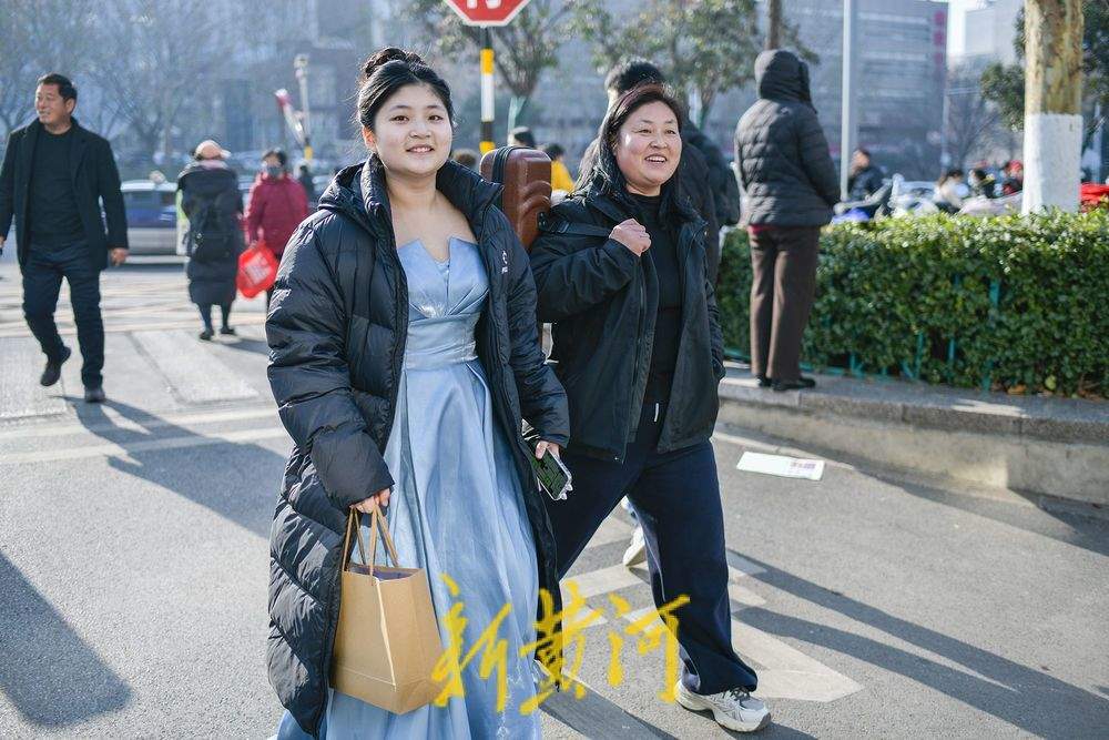 艺考音乐类专业考试开启,考生盛装素颜参加考试