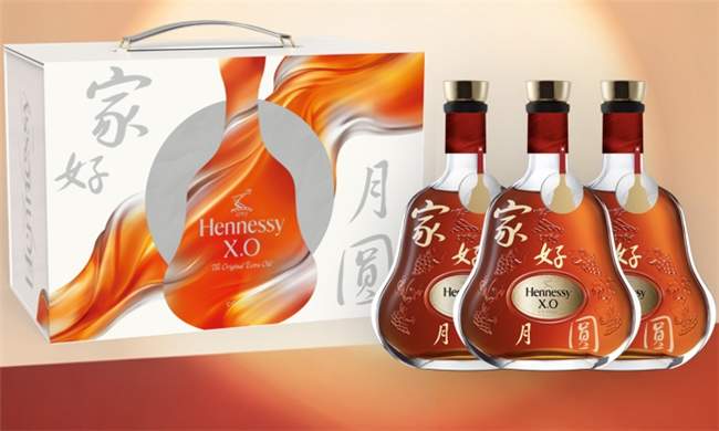 轩尼诗中秋佳酿，围桌欢聚间盛满团圆温情雅韵