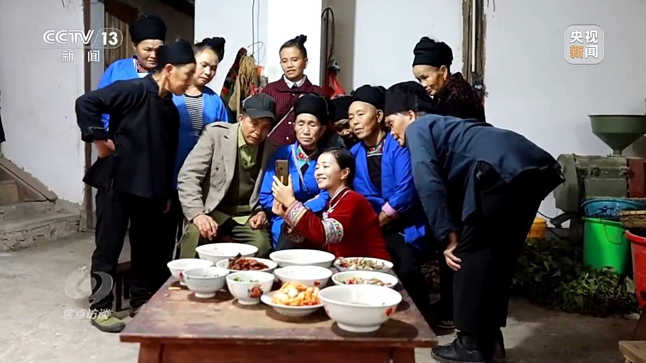 年轻人钟情老手艺 非遗装上“新引擎”