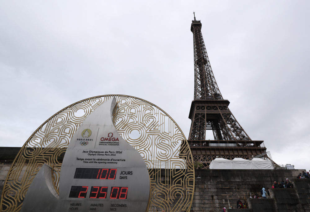 巴黎奥运倒计时100天	
：法国代表团开幕式礼服亮相