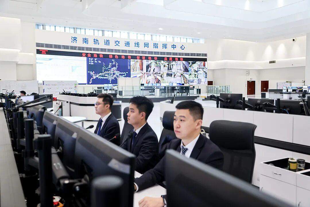 马踏祥云接春风 济南地铁站里年味浓