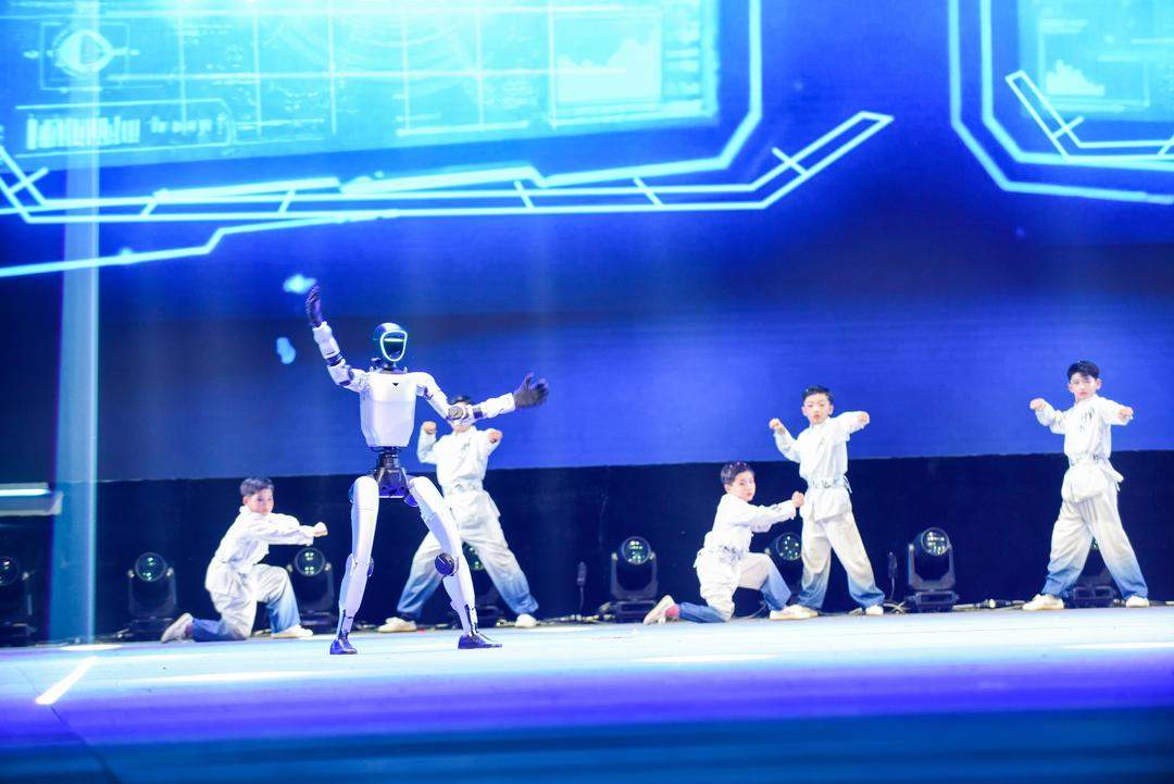 新春走基层·特别报道｜“春晚”掌声后，具身智能机器人如何“跨山越海”？